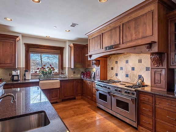 2nd image of 226 E Lakeside Trl