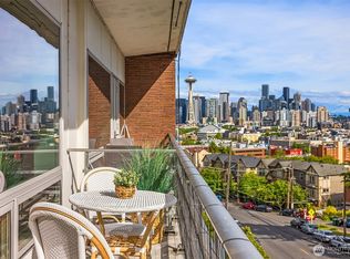 530 W Olympic Pl APT 406, Seattle, WA