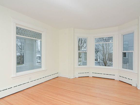 5th image of 371 Lincoln Ave