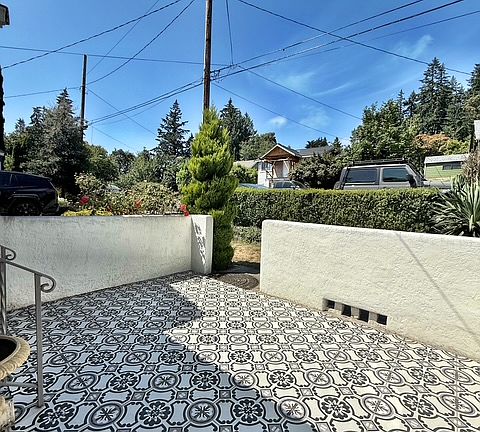 4th image of 208 S Summit Ave