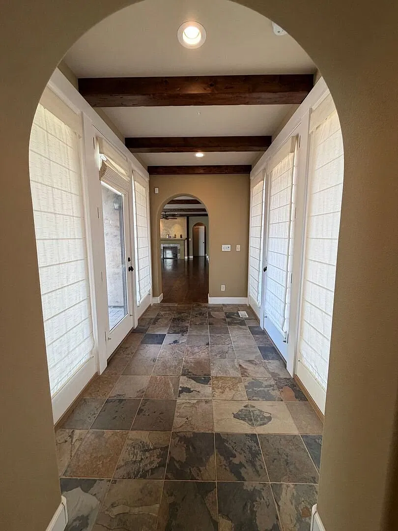 Beautiful 3 Bd Home With Large Living Space & District 20 Schools! — Photo 4
