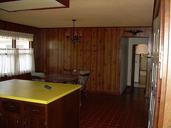 main level kitchen/dining