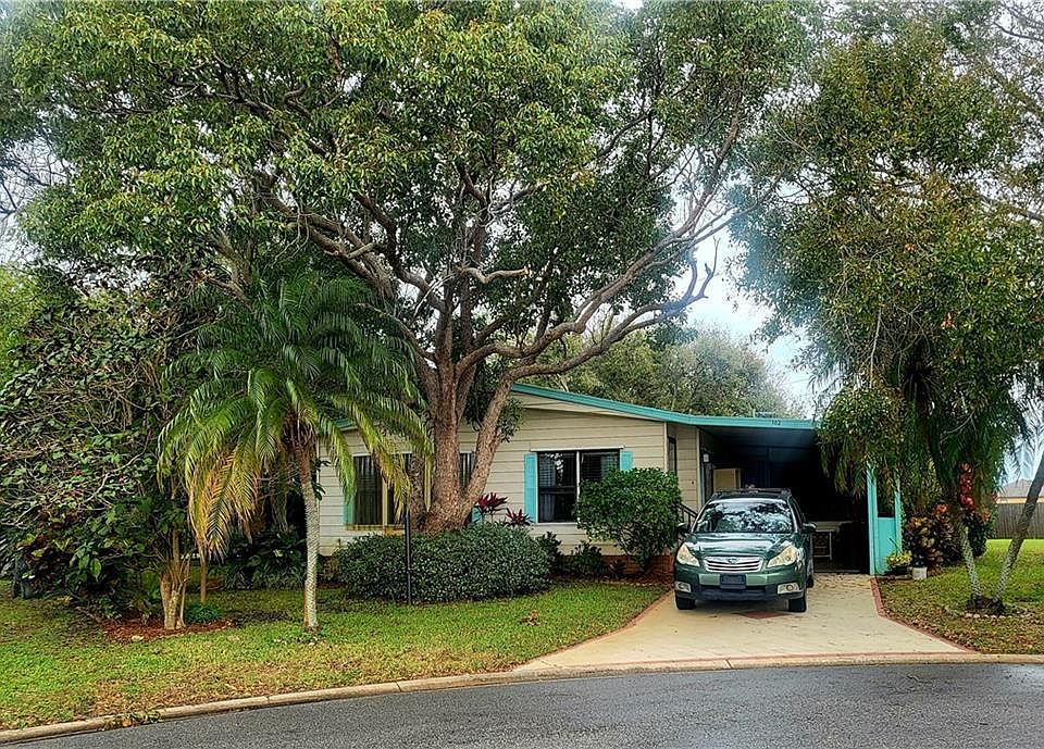 1st image of 102 Caladium Ct