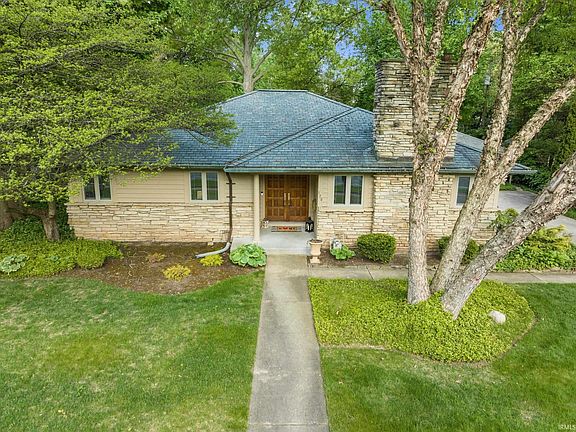 2nd image of 120 S Twyckenham Dr