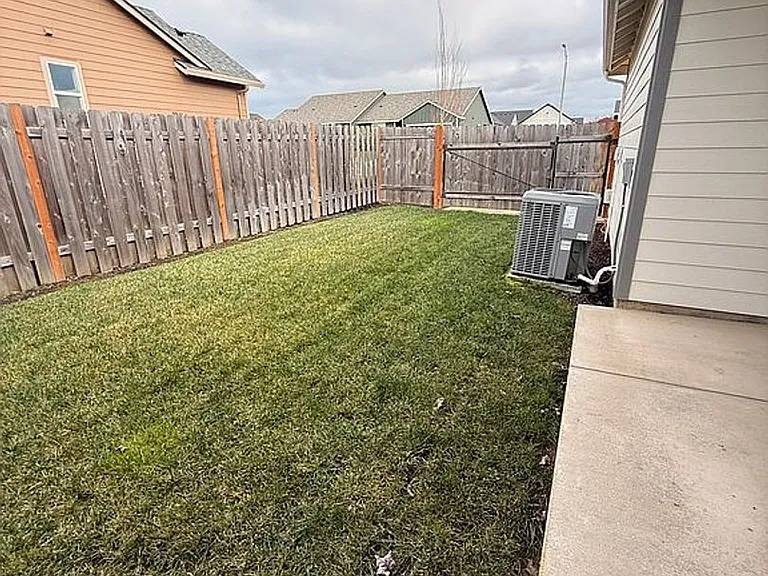 211 NE Alder Way #211NE — Photo 15
