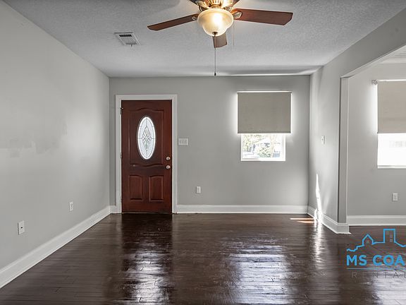 4th image of 810 Allendale Ave