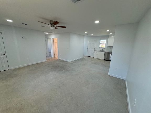4th image of 1603 S Garfield St #100