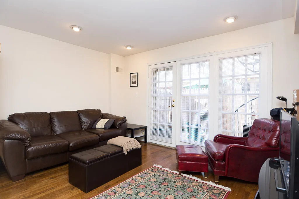 One Month Free Rent! — Photo 2