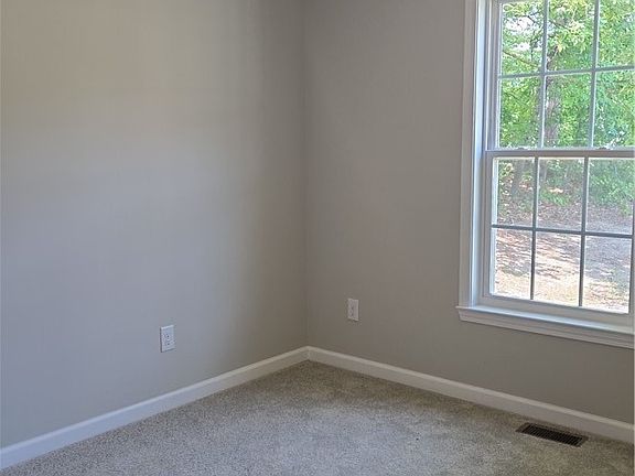 5th image of 3412 Green Valley Rd
