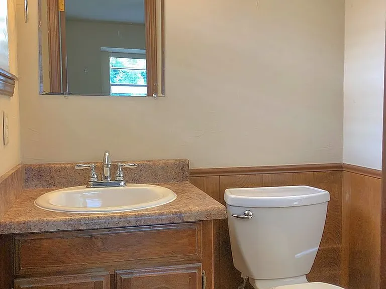 720 Robin Hill Rd — Photo 25