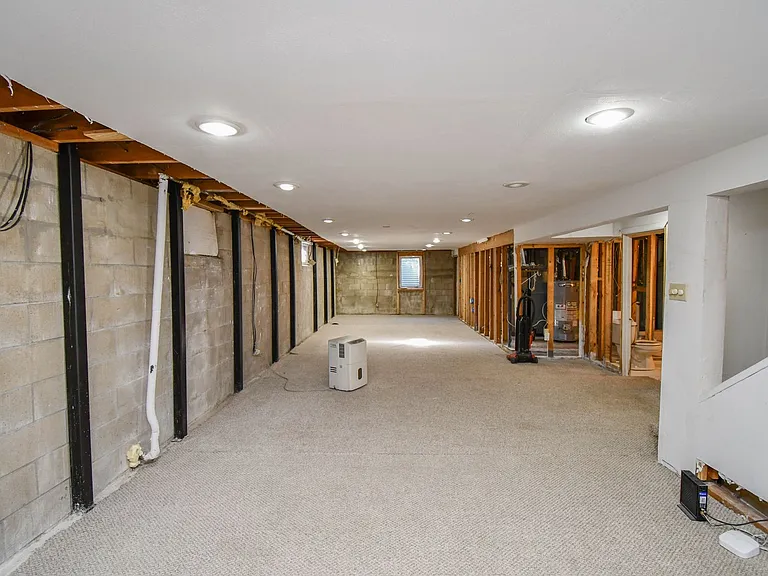 103 Perry Ln — Photo 32