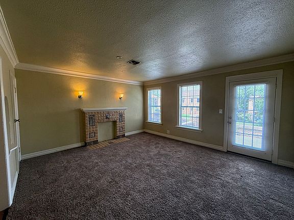 3rd image of 800 East Dr APT 2