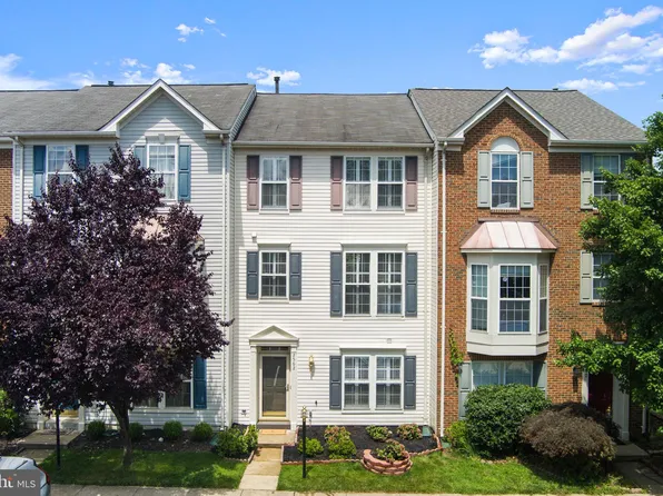 2562 Belcroft Pl, Herndon, VA 20171