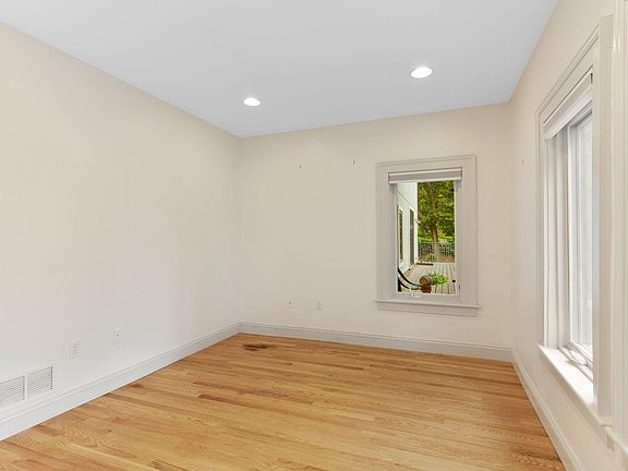 4th image of 670 Prospect St #1R