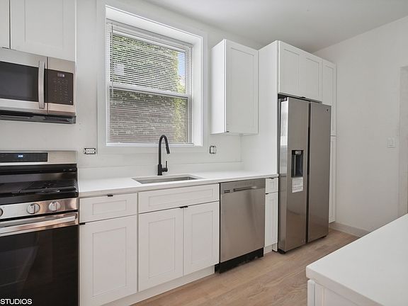 5th image of 1233 W North Shore Ave APT 3