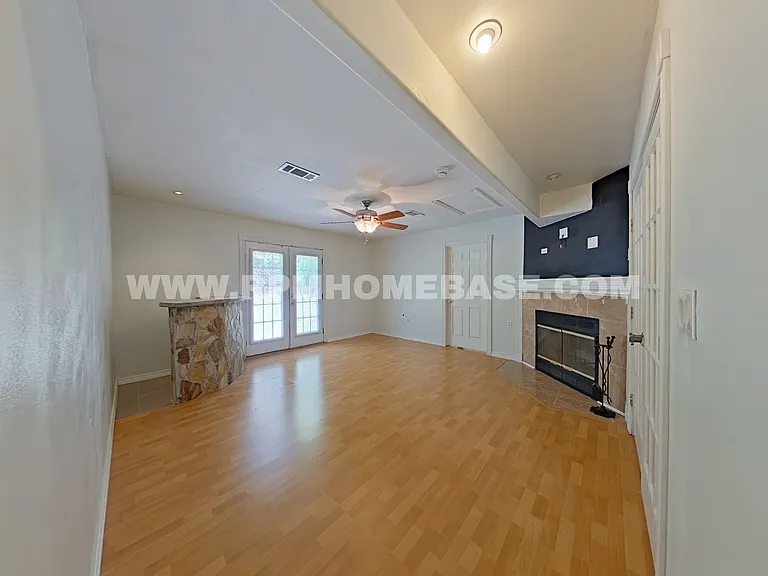 304 Strawbridge Dr — Photo 8