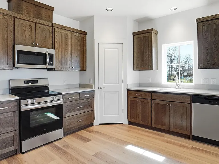 309 Railroad Ave — Photo 7