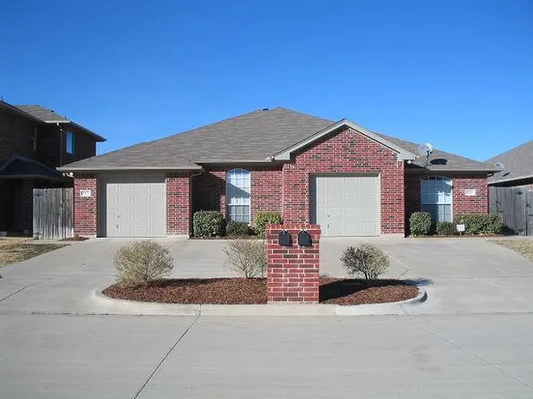 5717 Swords Dr, Fort Worth, TX 76137