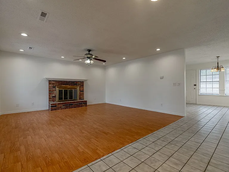 2115 W Loren Cir — Photo 3