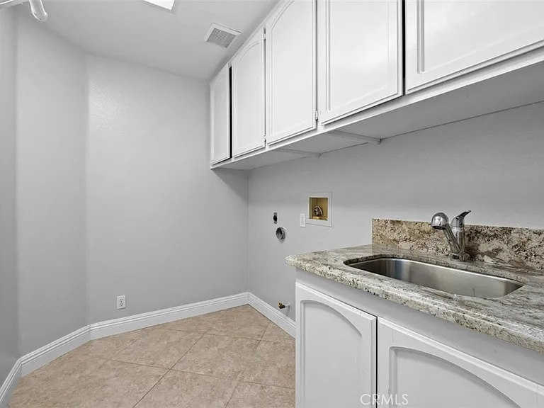 22481 Ivy Rdg — Photo 35