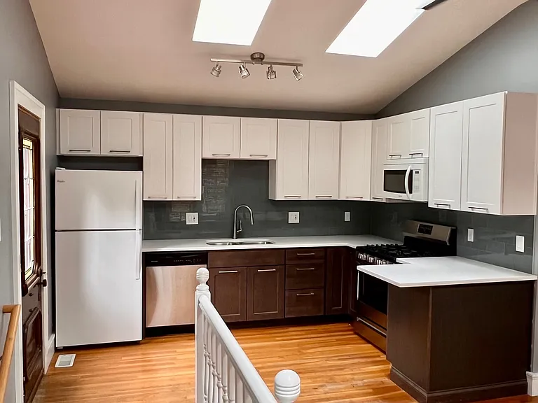 1347A N Park Ave — Photo 8
