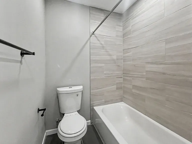 200 E Maple Ave — Photo 20