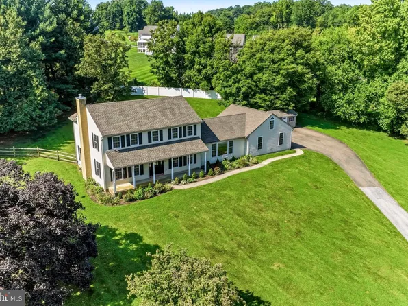 225 Woodview Rd, West Grove, PA 19390