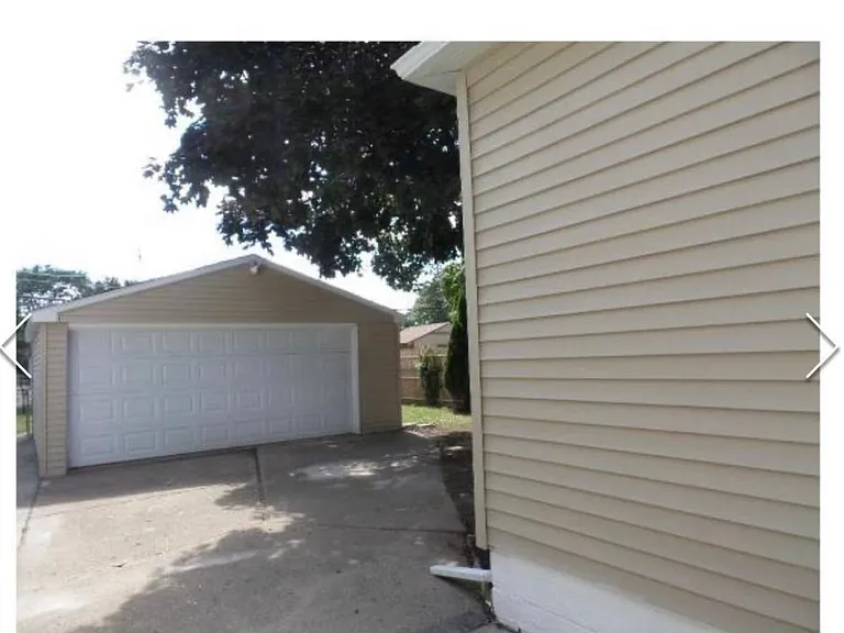 1821 Anne Ave — Photo 2