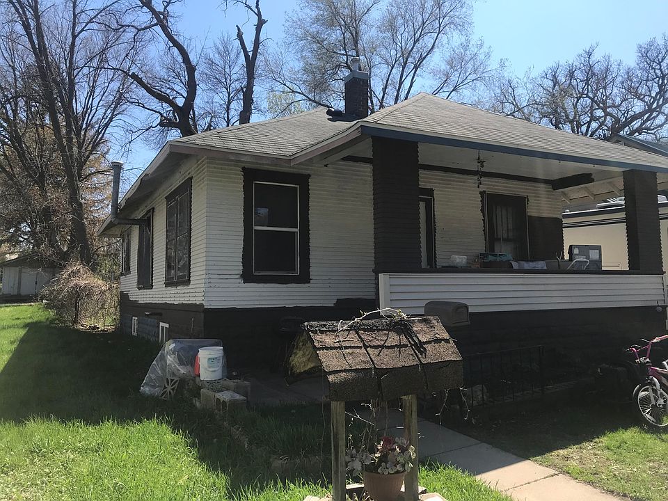 1st image of 124 W 2nd Ave N