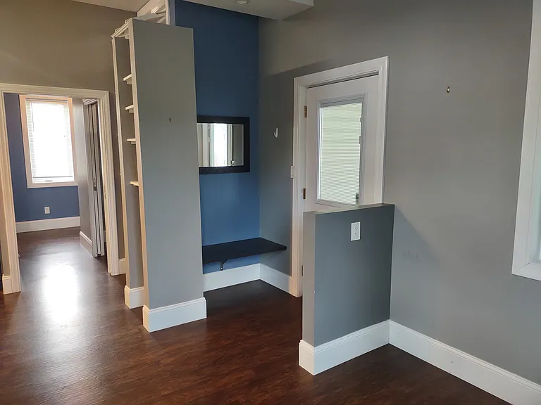 2529 Broadway Ave — Photo 21