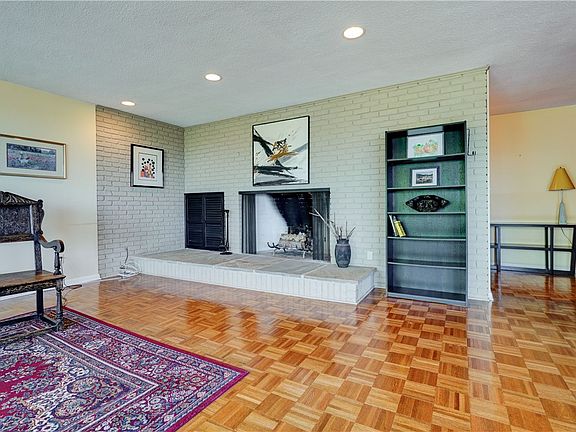 5th image of 1400 East Ave APT 612