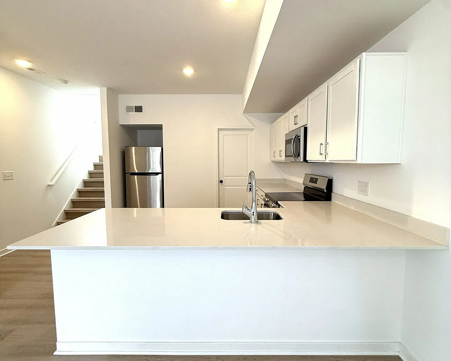 2 bed, 1.5 bath, 1161 sqft, $1,650 — Photo 3