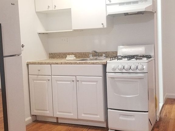 4th image of 355 12th St #B2