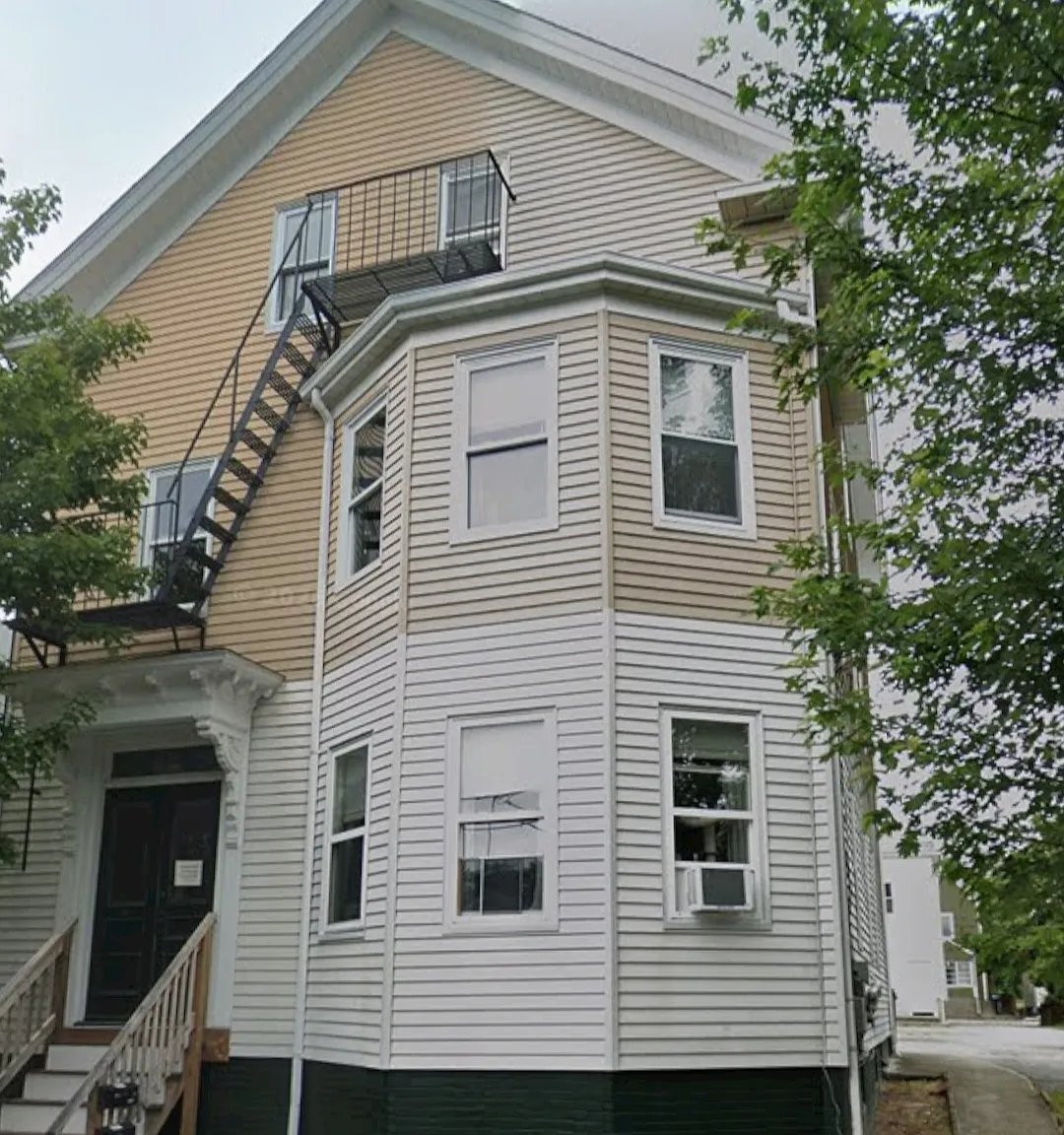 8 bed, 2360 sqft, $2,400 — Photo 1