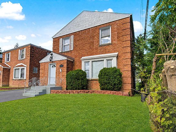 2nd image of 2042 W 76th St