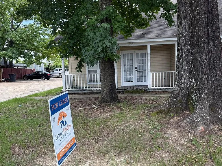3027 Oneal Ln — Photo 1