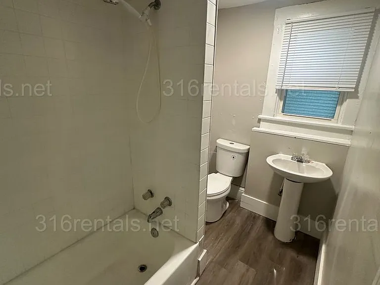 201 N Clarence St #201 — Photo 15