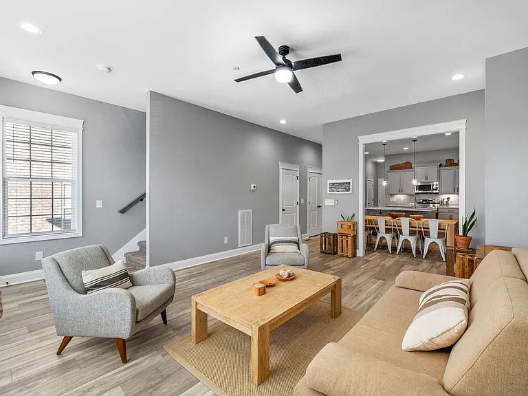 132 Savannah Ave — Photo 5