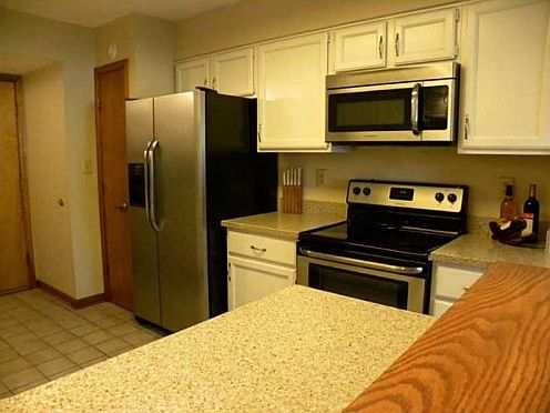 4th image of 4724 Stoughton Ct