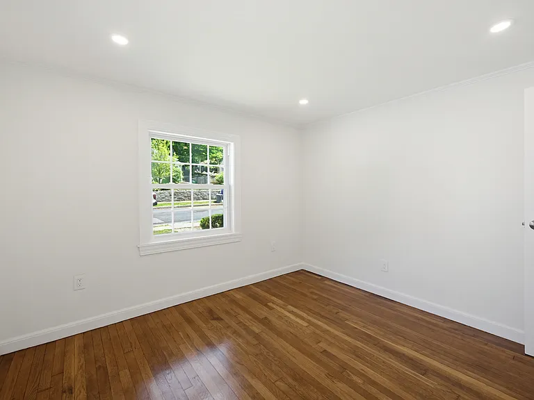 88 Deforest St — Photo 14