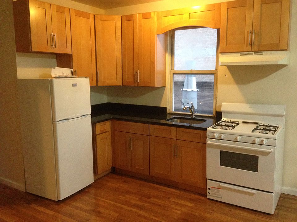 1st image of 3711 Crescent St