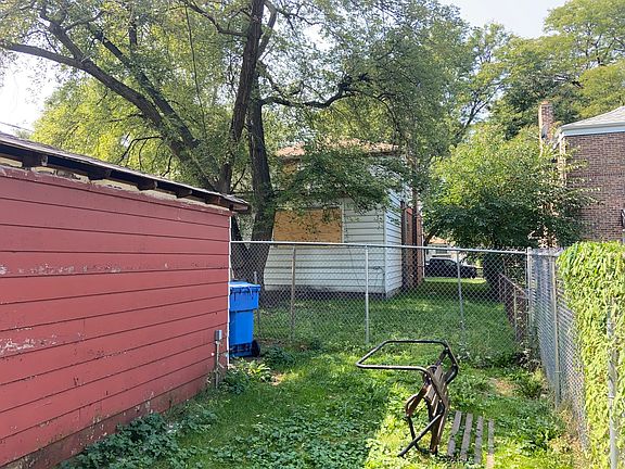 4th image of 9943 S Paxton Ave