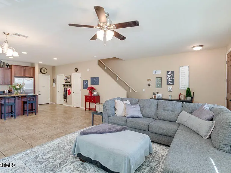 4050 E Oakland St — Photo 5