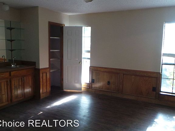 4th image of 4016 Emerson Dr
