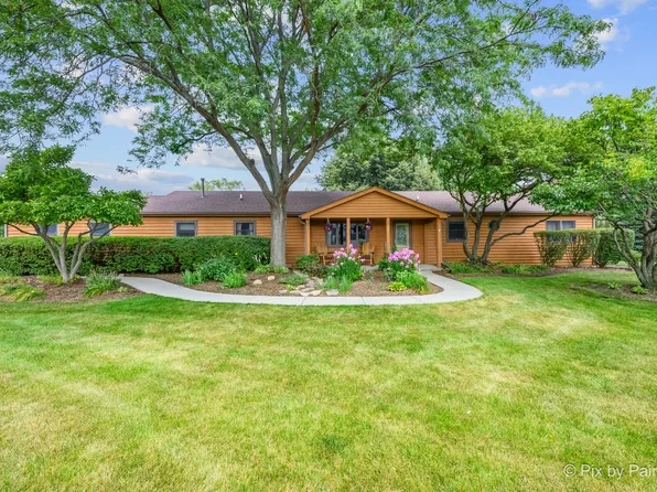 2116 N Pebble Dr, McHenry, IL 60051