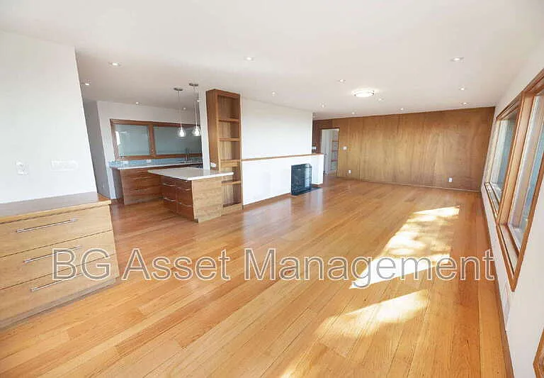 1411 Arlington Blvd — Photo 5