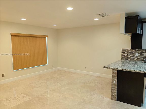 3rd image of 949 Jade Ct