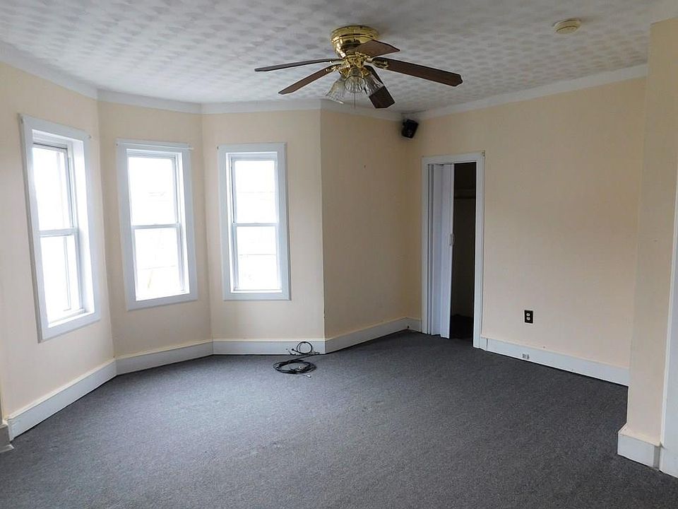 2nd image of 54 Perry St