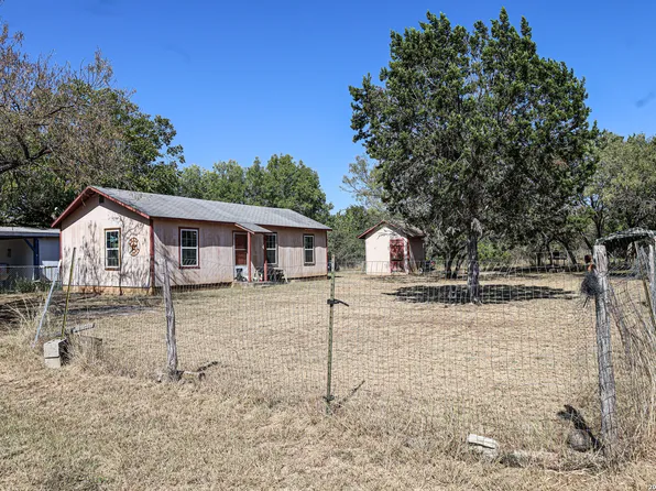 119 HONDO DR, Bandera, TX 78003