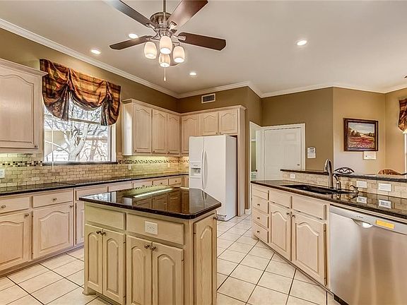 5th image of 4405 Knollview Dr